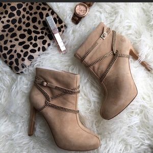 Vince Camuto size 6 ankle boots